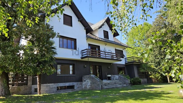 casa indipendente in vendita ad Arona in zona Montrigiasco