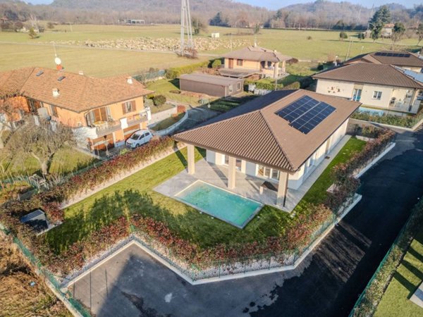 casa indipendente in vendita ad Arona