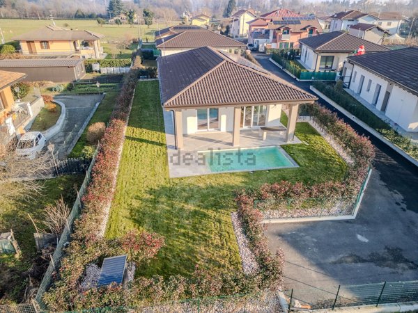 casa indipendente in vendita ad Arona