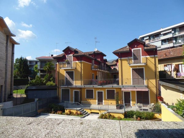 casa indipendente in vendita ad Arona