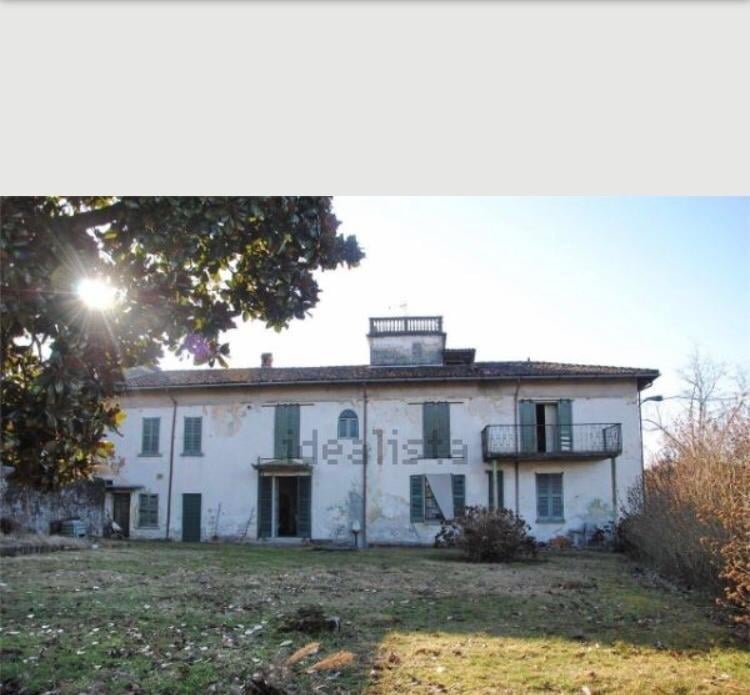 casa indipendente in vendita ad Arona in zona Campagna
