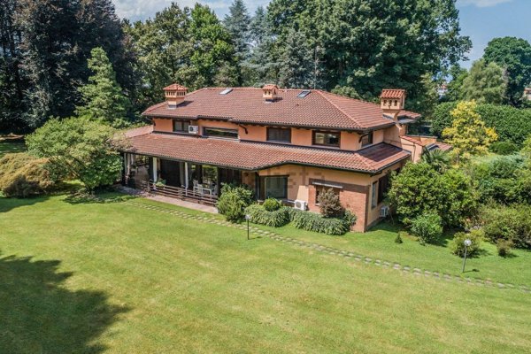 villa in vendita ad Arona