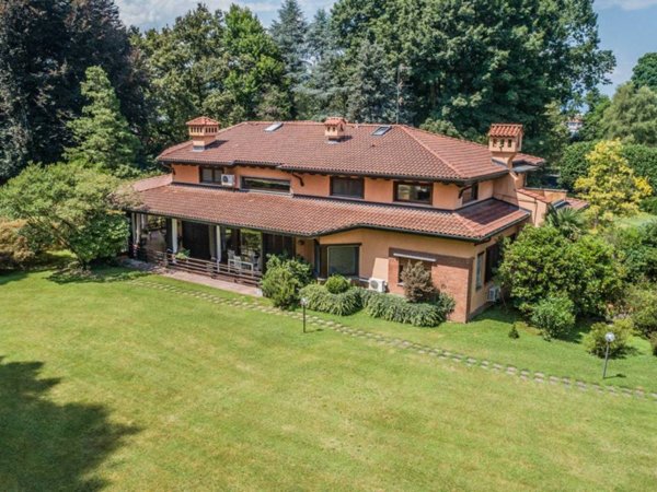 villa in vendita ad Arona