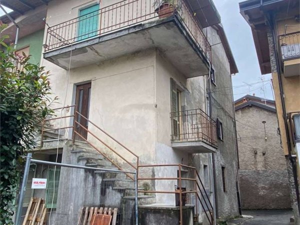 appartamento in vendita ad Arona in zona Dagnente