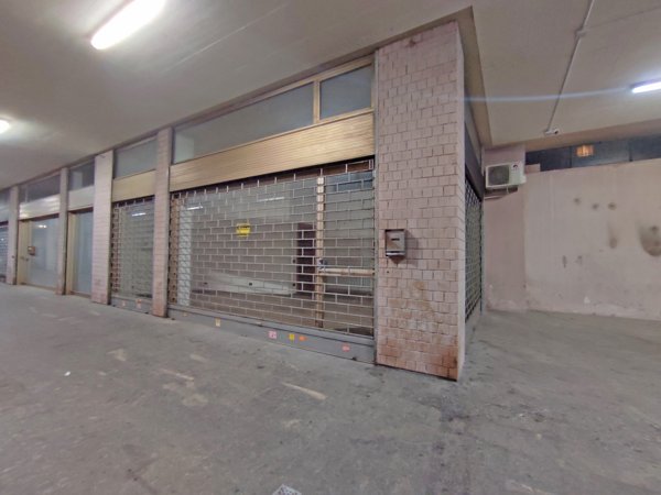 negozio in vendita ad Arona