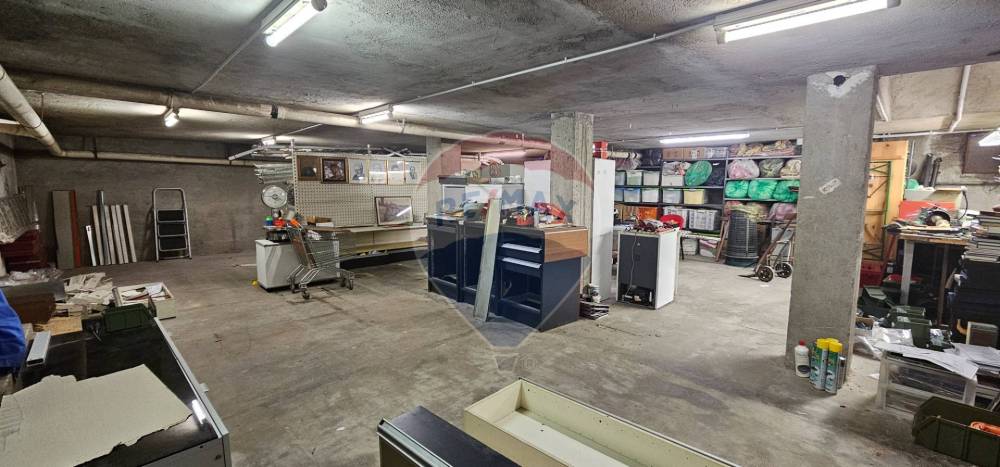 locale di sgombero in vendita ad Arona
