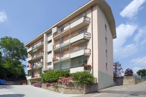 appartamento in vendita ad Arona in zona Campagna