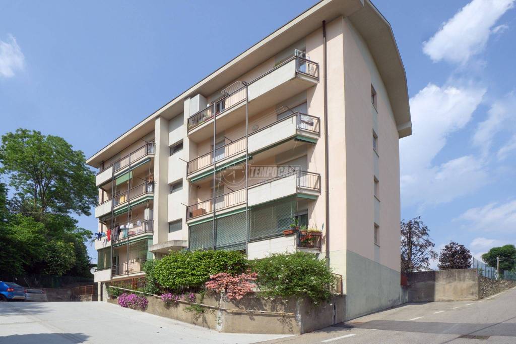 appartamento in vendita ad Arona in zona Dagnente