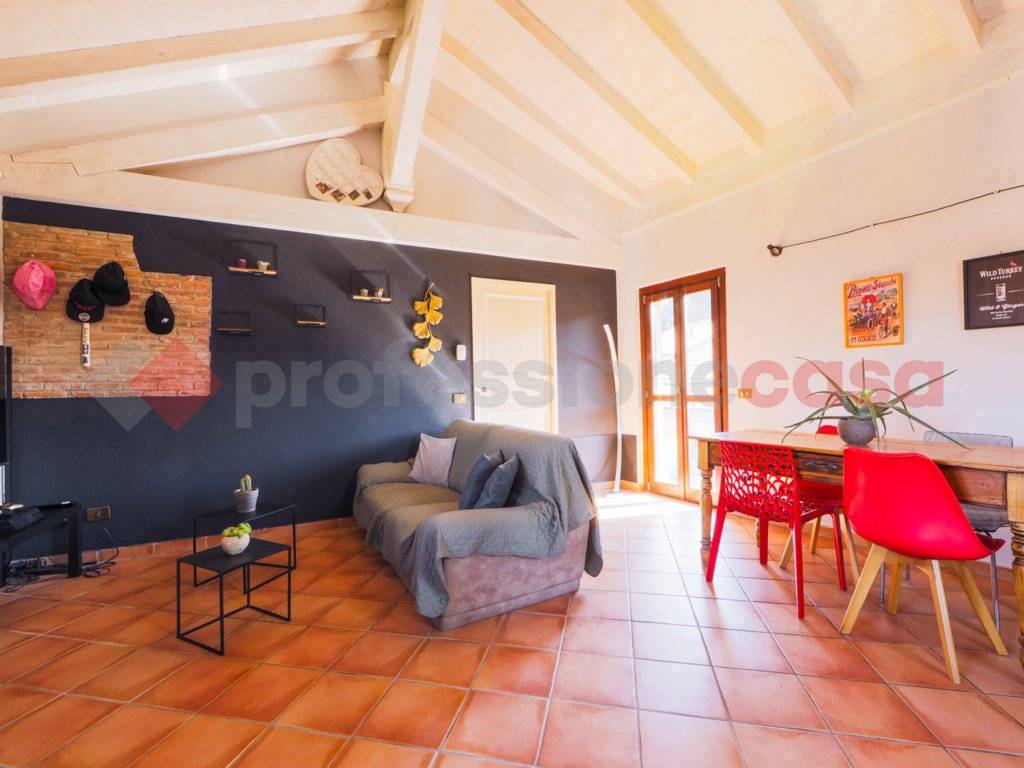 appartamento in vendita ad Arona in zona Mercurago