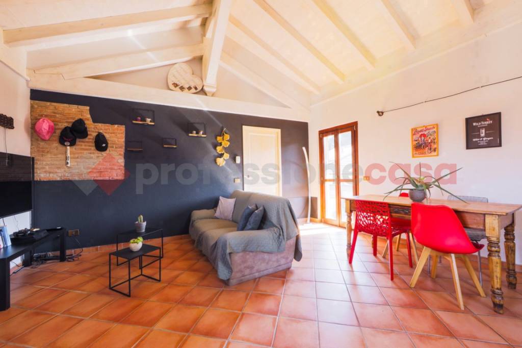 appartamento in vendita ad Arona in zona Mercurago