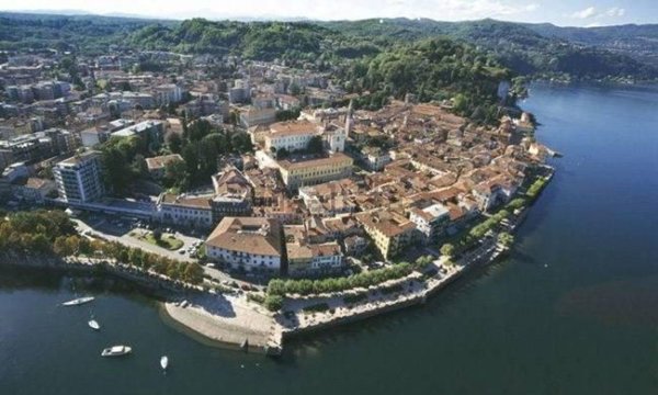 negozio in vendita ad Arona