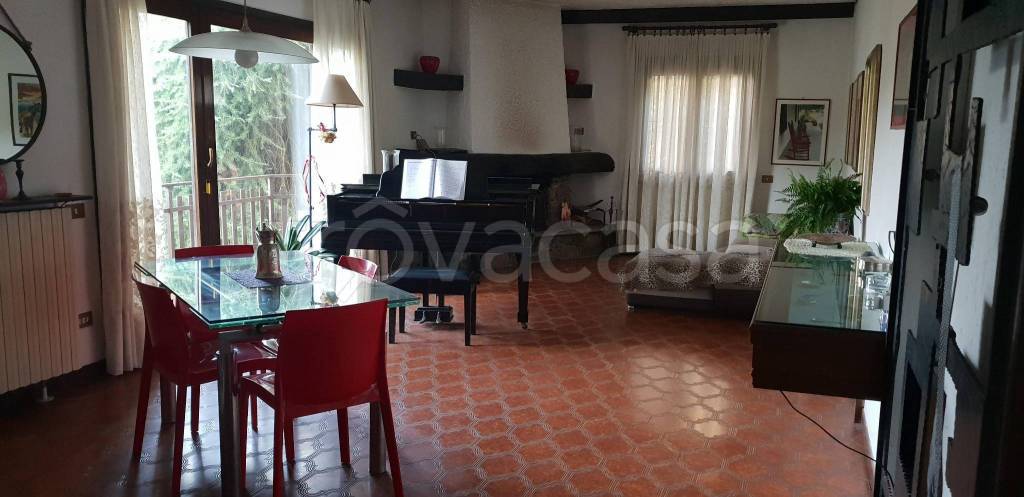 casa indipendente in vendita ad Arona