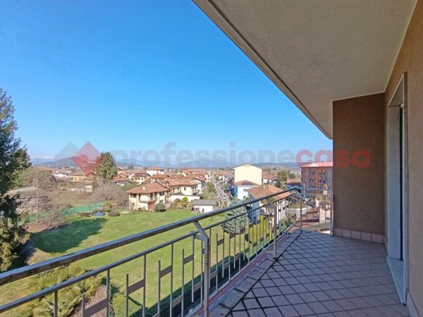 appartamento in vendita ad Arona in zona Mercurago