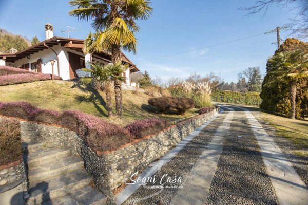 appartamento in vendita ad Arona in zona Dagnente