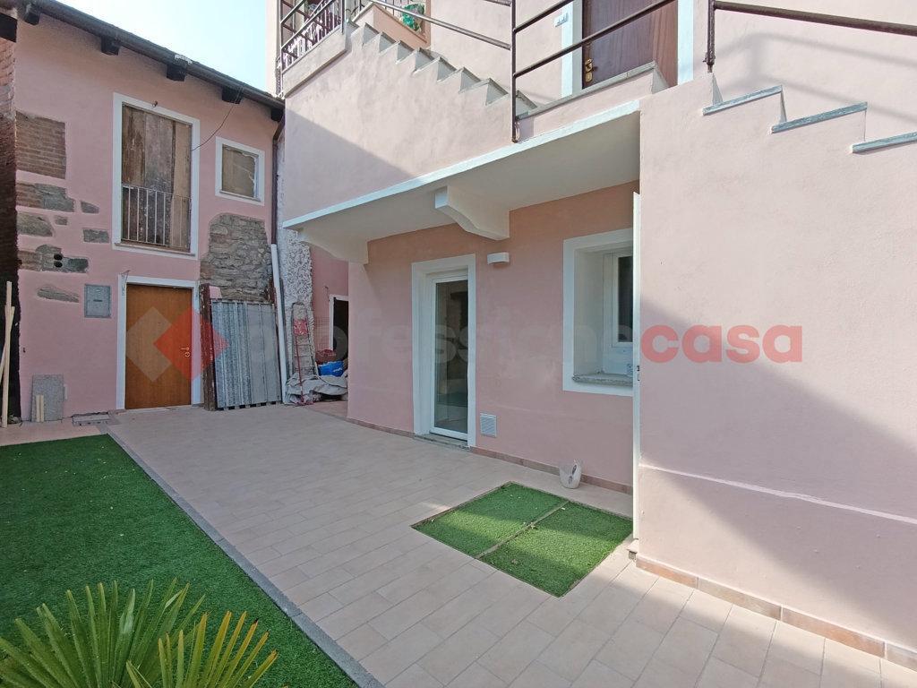 appartamento in vendita ad Arona in zona Mercurago