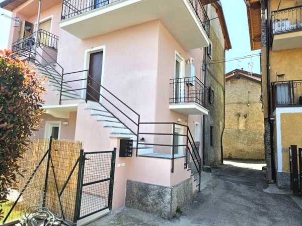 appartamento in vendita ad Arona in zona Mercurago