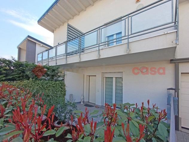 casa indipendente in vendita ad Arona in zona Mercurago