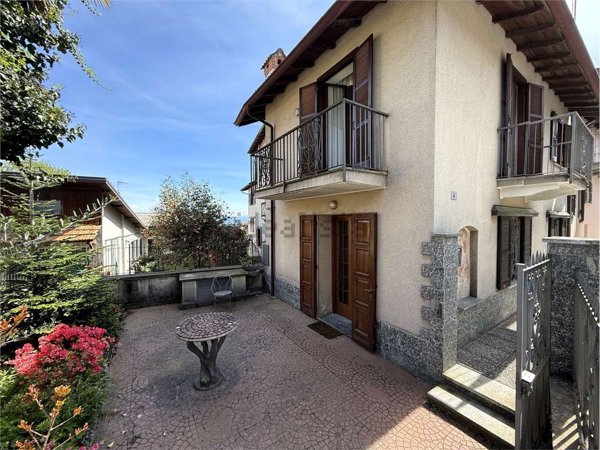 appartamento in vendita ad Arona in zona Dagnente