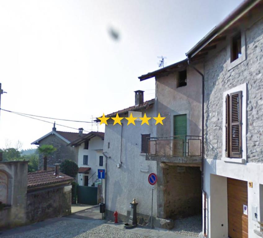 appartamento in vendita ad Arona in zona Montrigiasco
