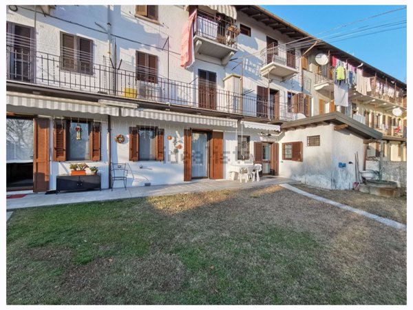 appartamento in vendita ad Arona in zona Dagnente