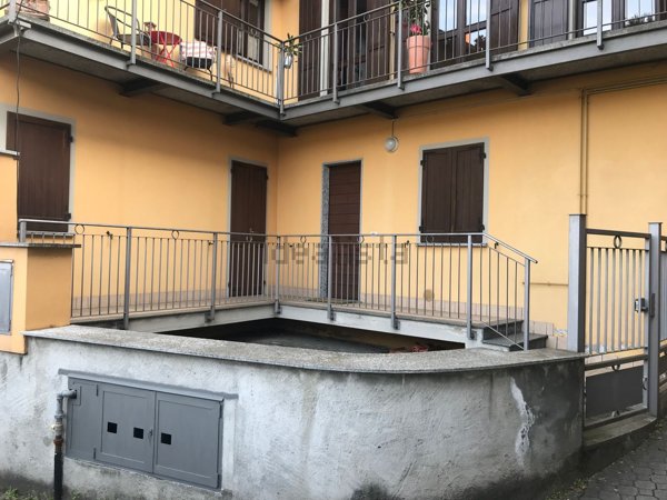 appartamento in vendita ad Arona in zona Mercurago
