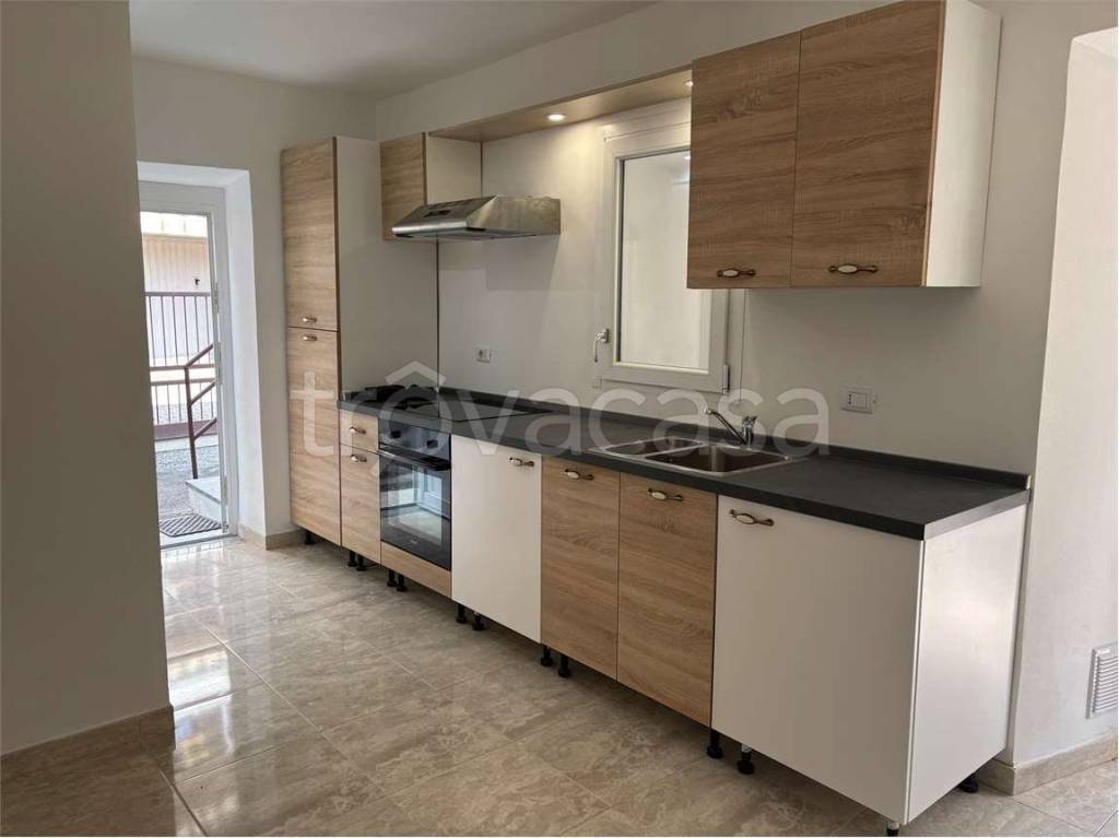 appartamento in vendita ad Arona in zona Mercurago