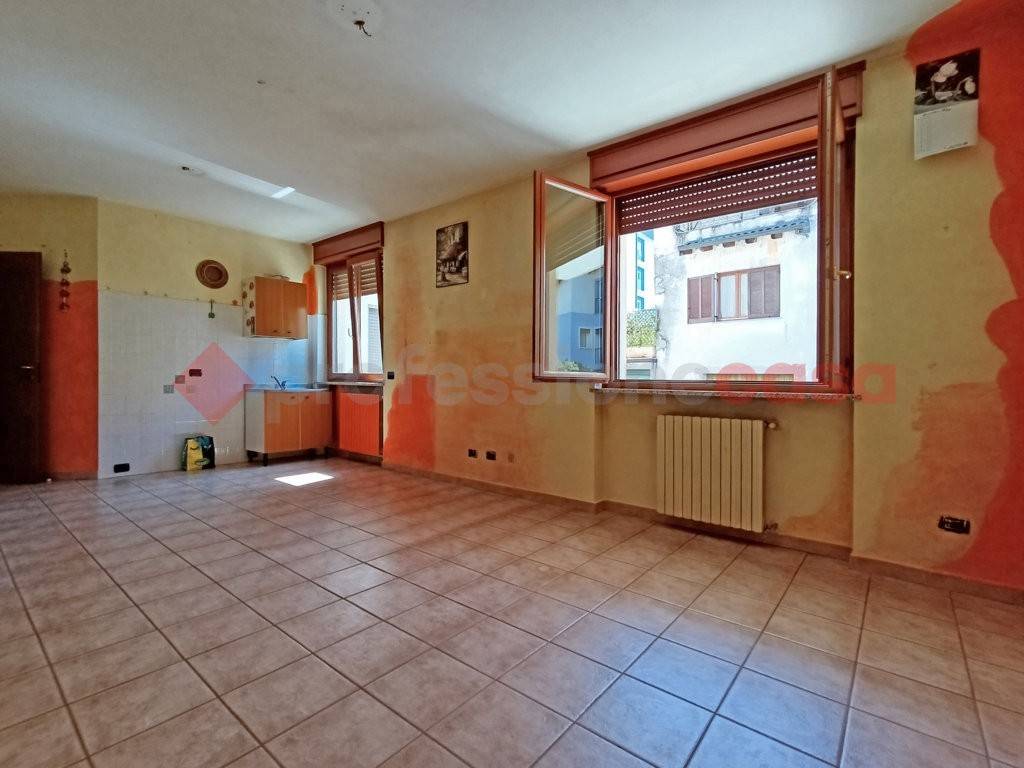 appartamento in vendita ad Arona in zona Mercurago