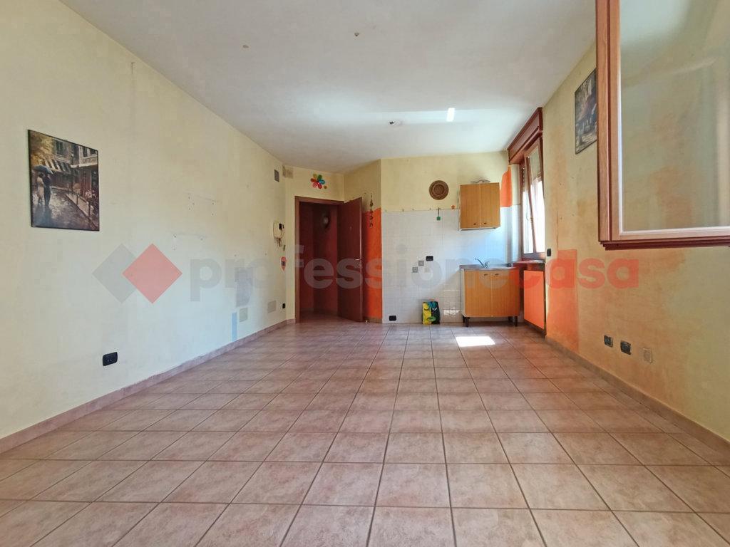 appartamento in vendita ad Arona in zona Mercurago