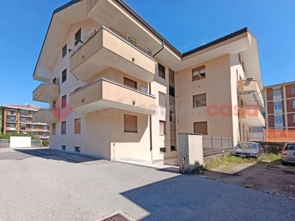 appartamento in vendita ad Arona in zona Mercurago