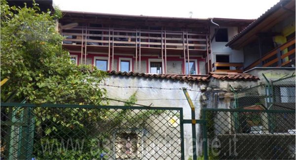 appartamento in vendita ad Arona in zona Montrigiasco