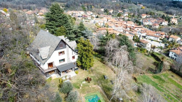 villa in vendita ad Arona in zona Montrigiasco