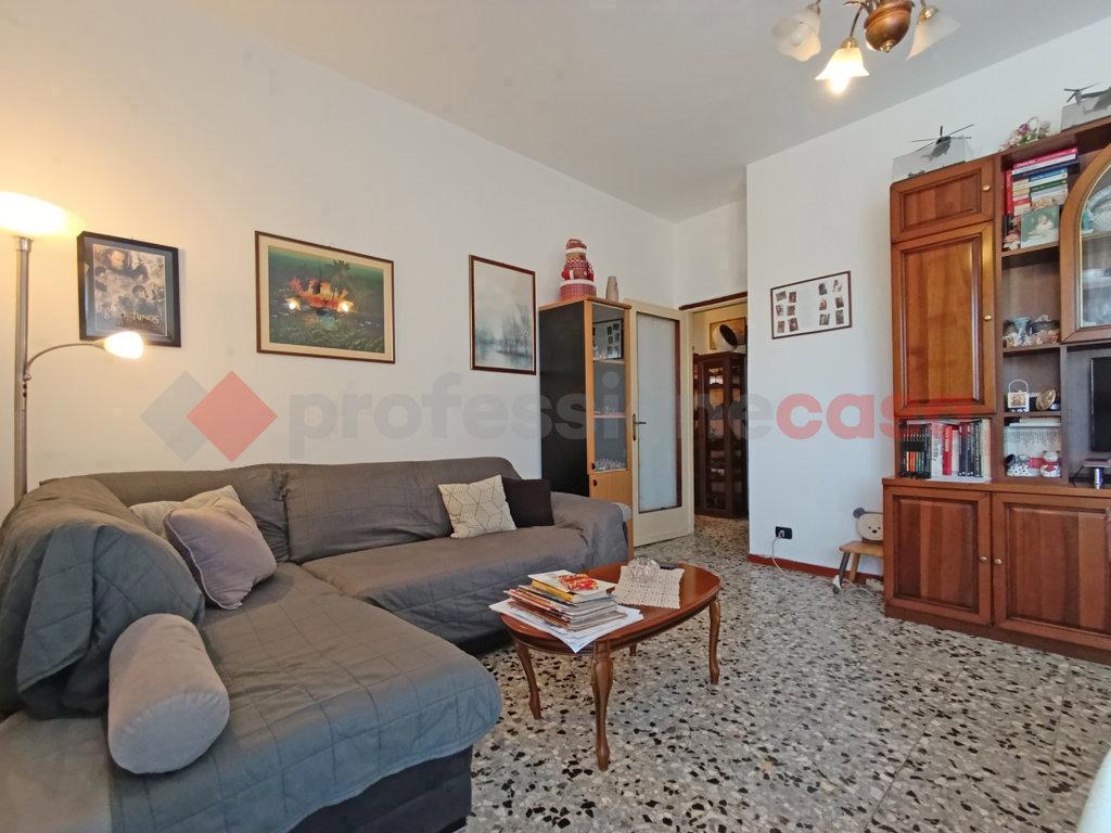 appartamento in vendita ad Arona in zona Mercurago