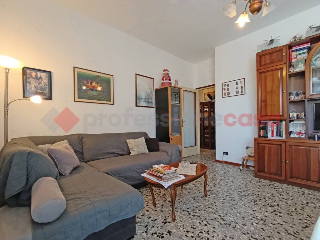 appartamento in vendita ad Arona in zona Mercurago