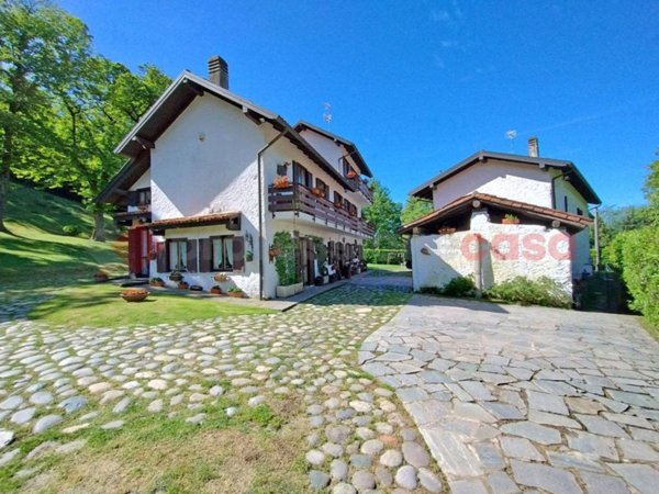 casa indipendente in vendita ad Arona in zona Mercurago