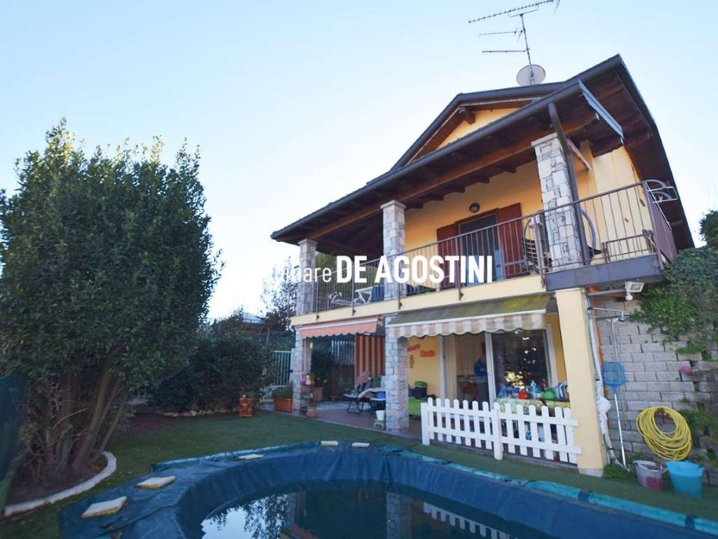 casa indipendente in vendita ad Arona
