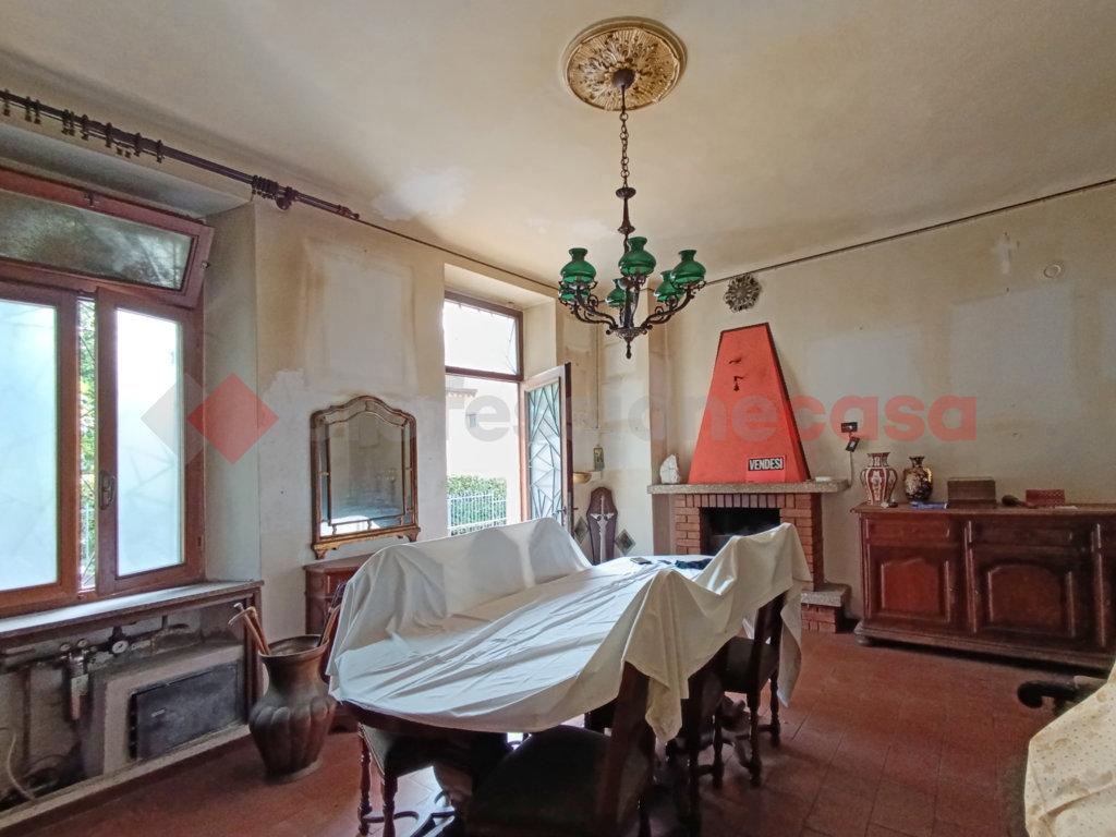 appartamento in vendita ad Arona in zona Mercurago