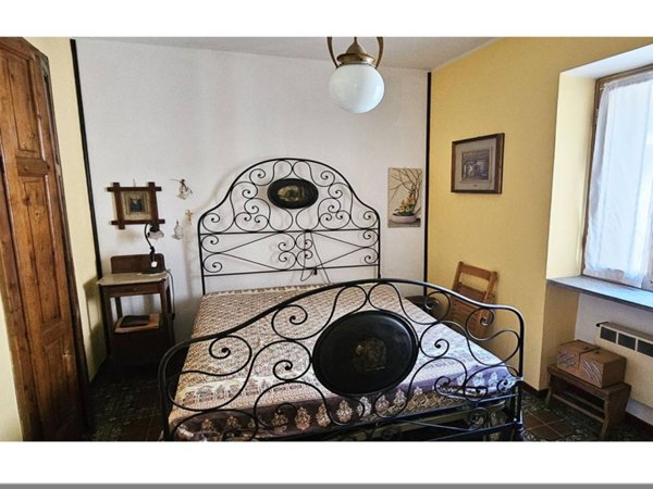 casa indipendente in vendita ad Arona in zona Dagnente