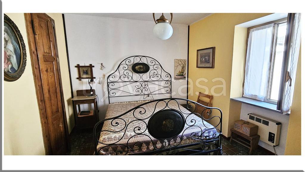 casa indipendente in vendita ad Arona in zona Dagnente