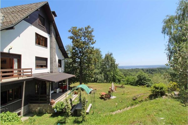 villa in vendita ad Arona in zona Montrigiasco