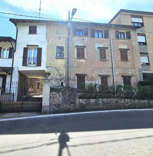 appartamento in vendita ad Arona in zona Mercurago
