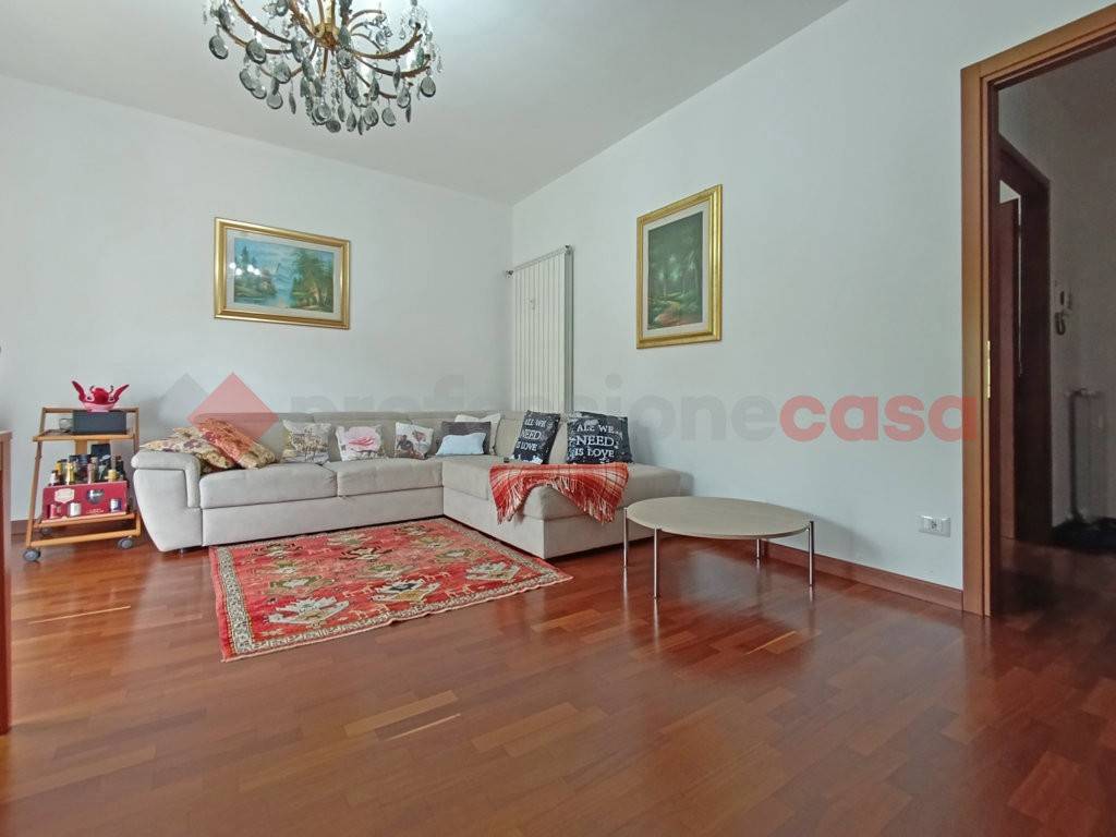 appartamento in vendita ad Arona in zona Mercurago