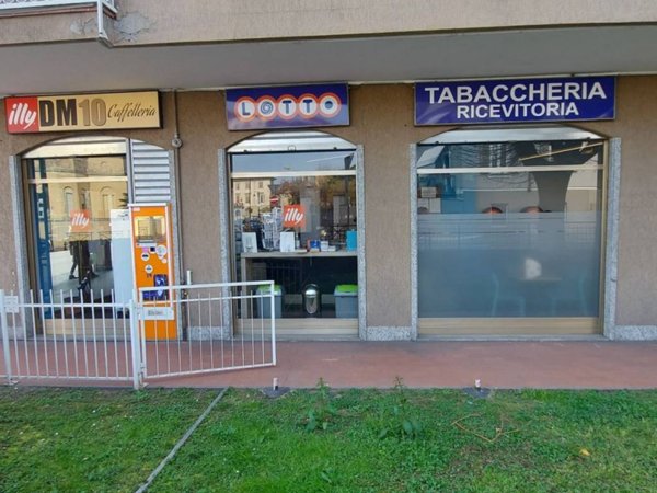 negozio in vendita ad Arona