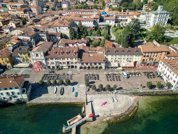 negozio in vendita ad Arona in zona Mercurago