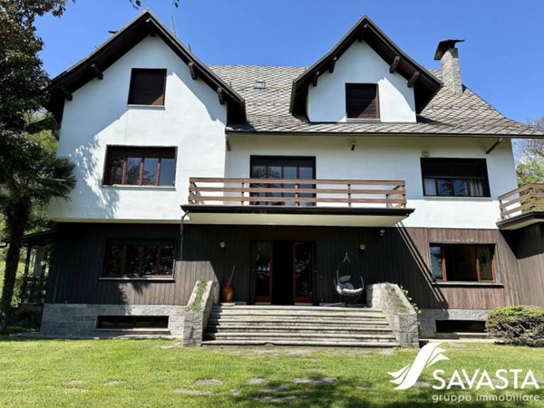 casa indipendente in vendita ad Arona in zona Montrigiasco