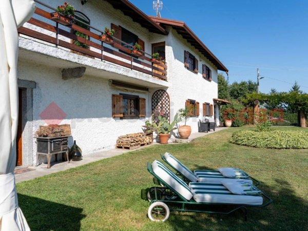 casa indipendente in vendita ad Arona