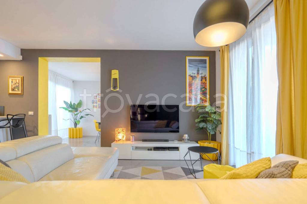 casa indipendente in vendita ad Arona