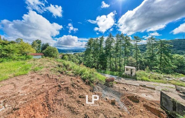 casa indipendente in vendita ad Arona in zona Dagnente