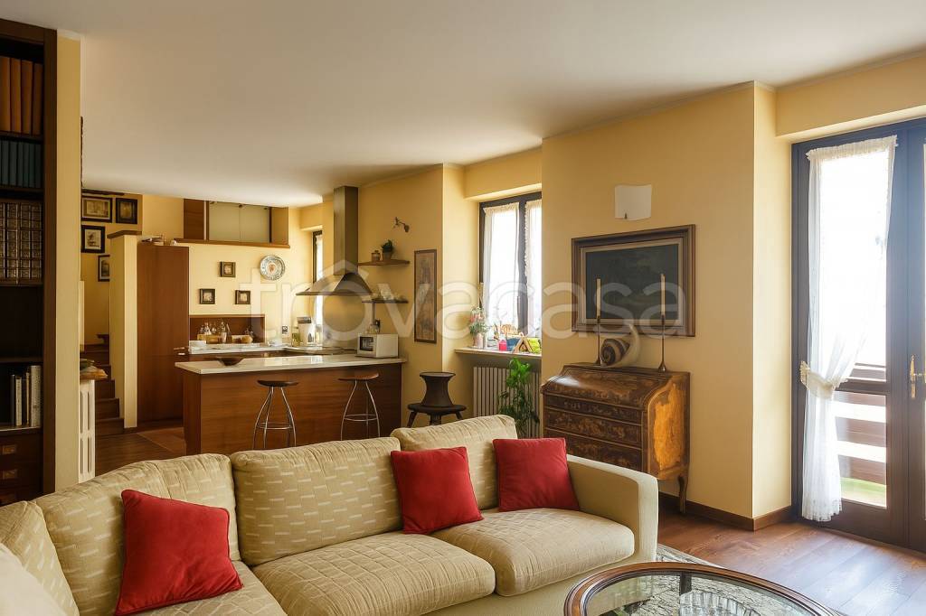 casa indipendente in vendita ad Arona