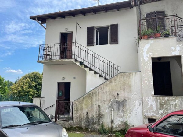 casa indipendente in vendita ad Arona in zona Mercurago