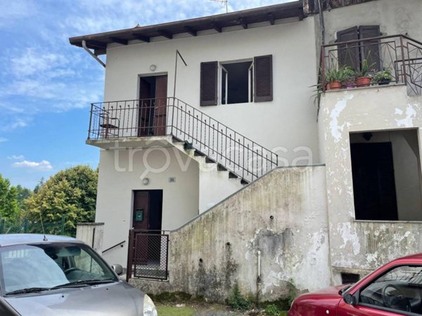 casa indipendente in vendita ad Arona in zona Mercurago